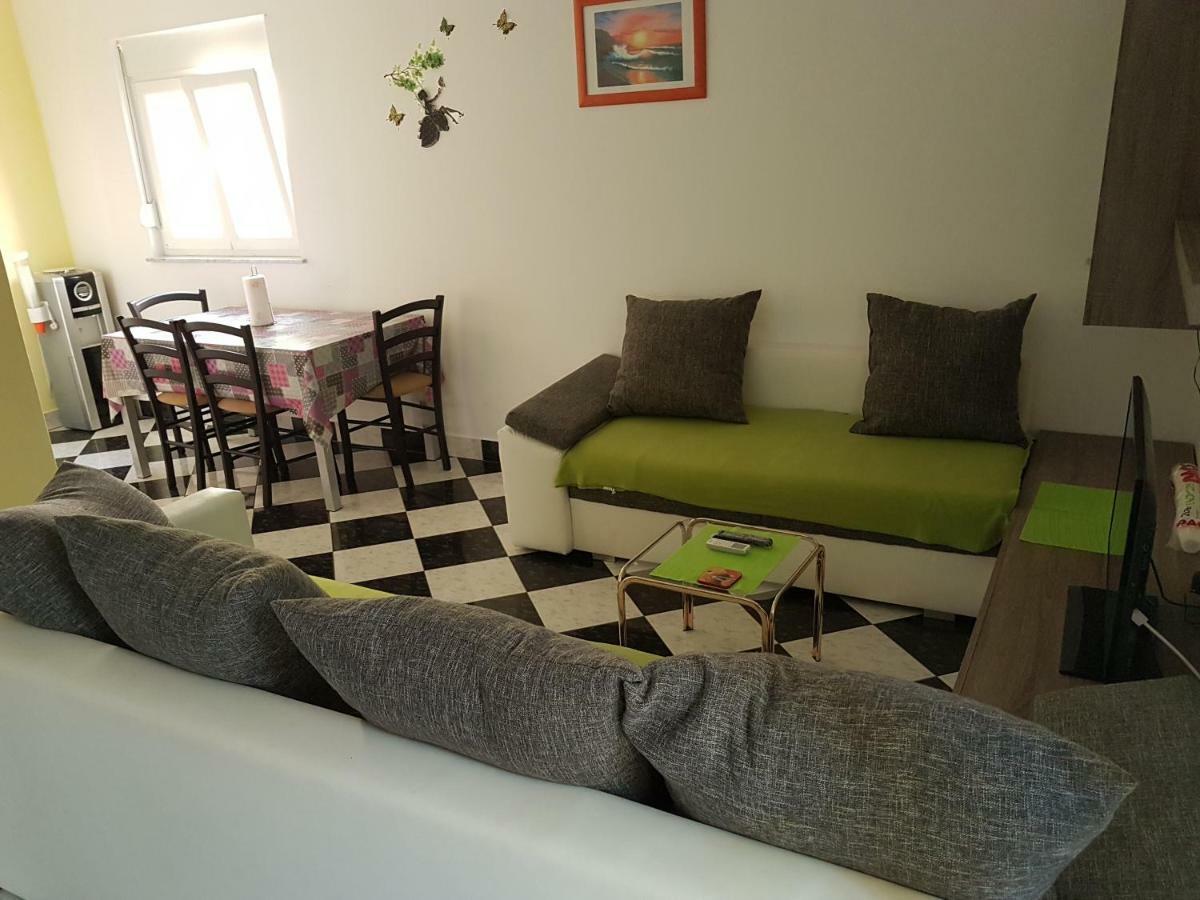 Apartment Mimosa Vir Zewnętrze zdjęcie