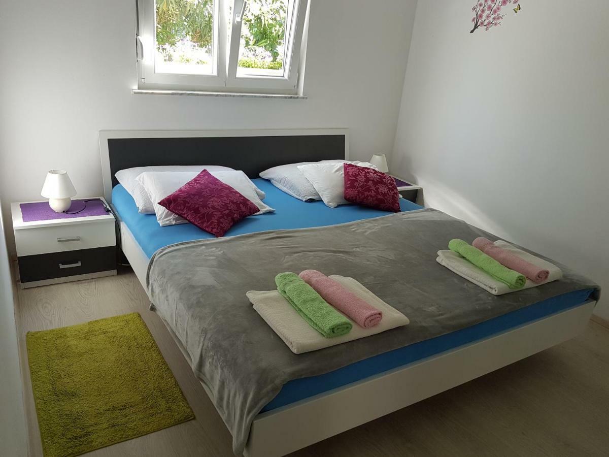 Apartment Mimosa Vir Zewnętrze zdjęcie